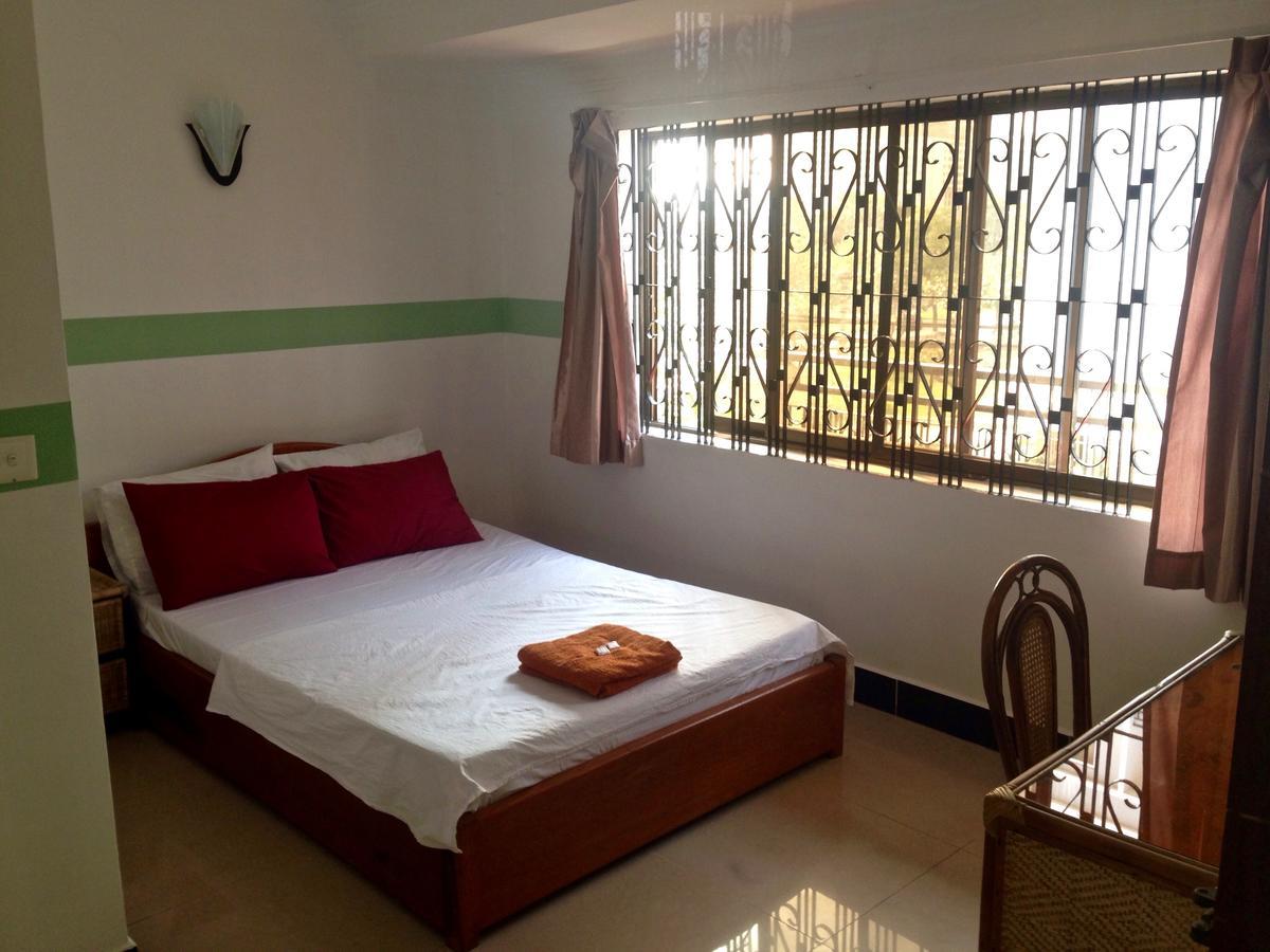 Lazy Gecko Guesthouse พนมเปญ ภายนอก รูปภาพ