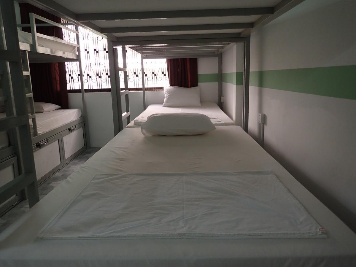 Lazy Gecko Guesthouse พนมเปญ ภายนอก รูปภาพ